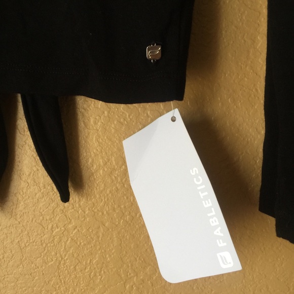 Fabletics Karen L/S Tee - Medium - new with tags - Picture 5 of 6